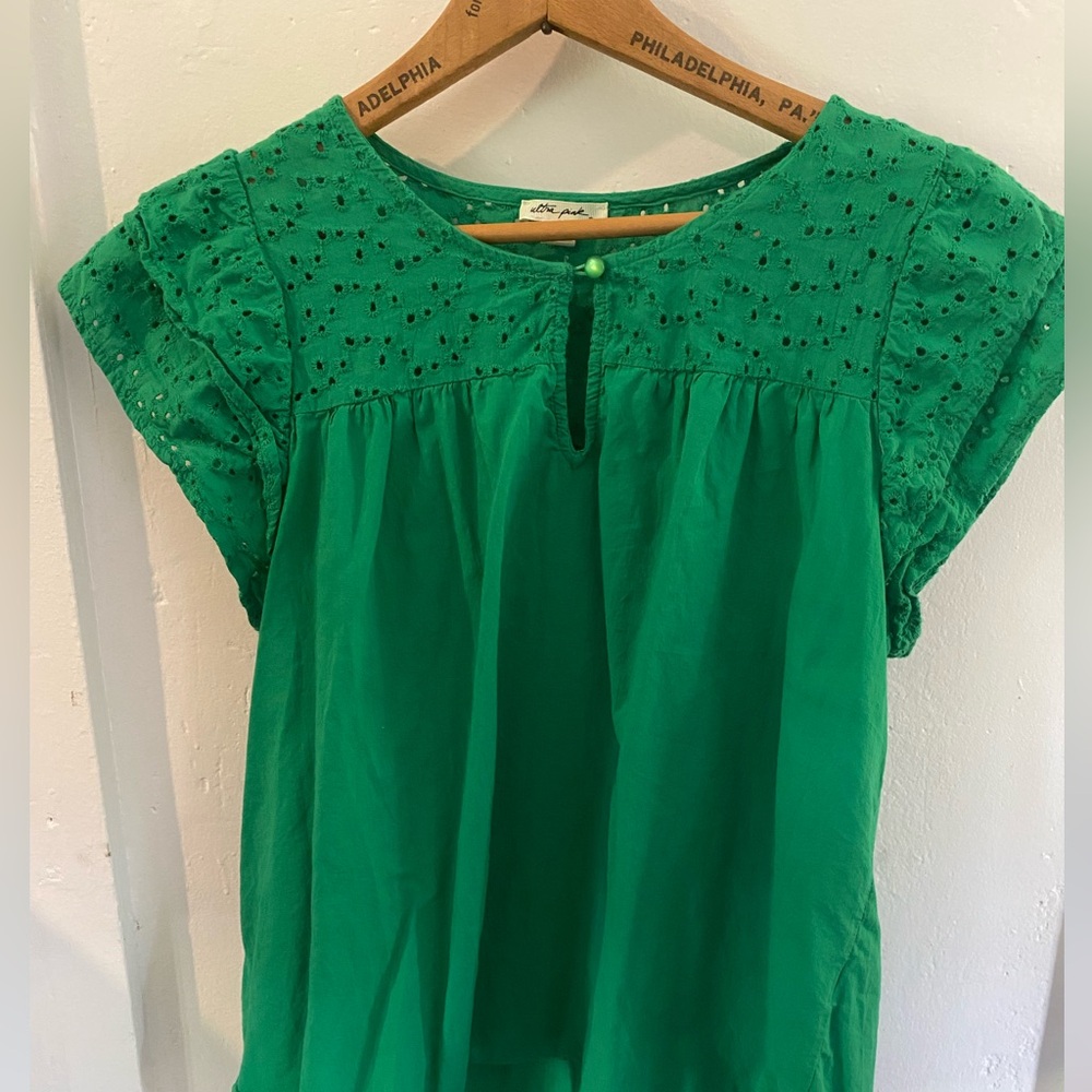 Beautiful Kelly Green Tunic Blouse size Medium by Ultra Pink